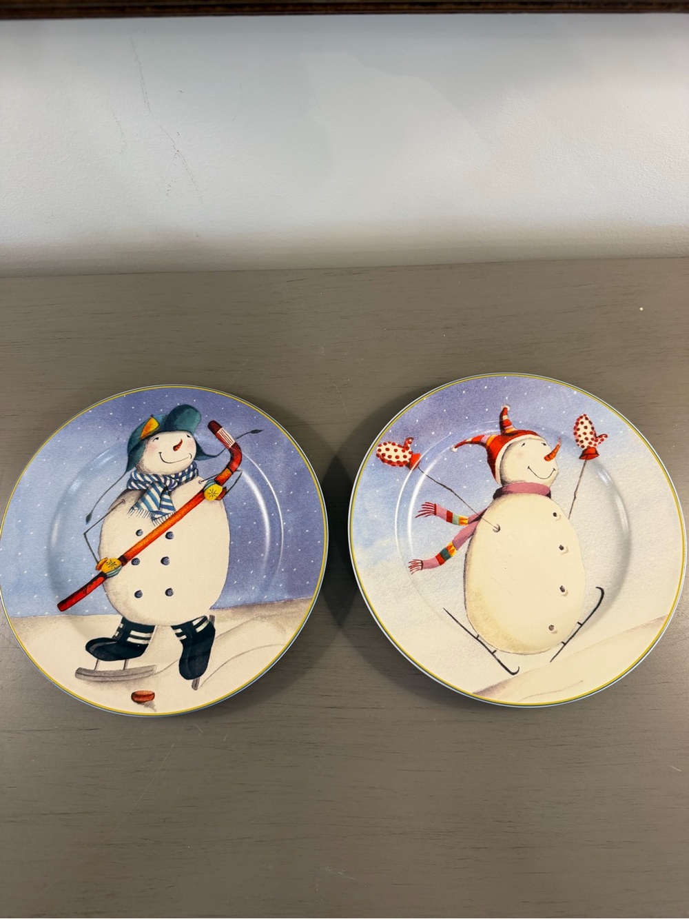 Oneida Sporting Snowmen Salad Dessert Plates Set Of 2 Hockey Ski Winter Holiday